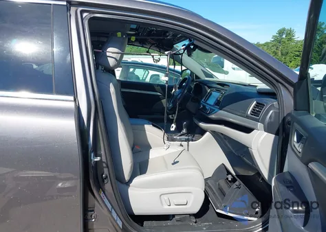 2019 Toyota Highlander Xle from USA, damaged, VIN 5TDJZRFH2KS592318